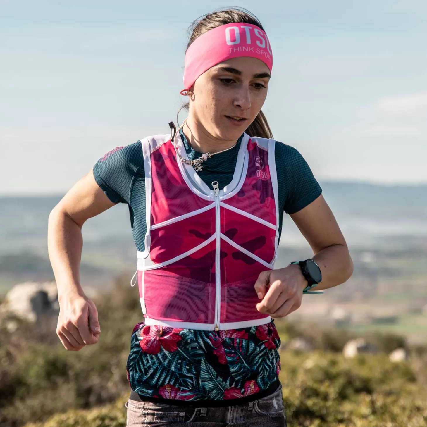 Shop Trail running backpack - Camo Pink Mochilas De Trail Running | Running Backpacks