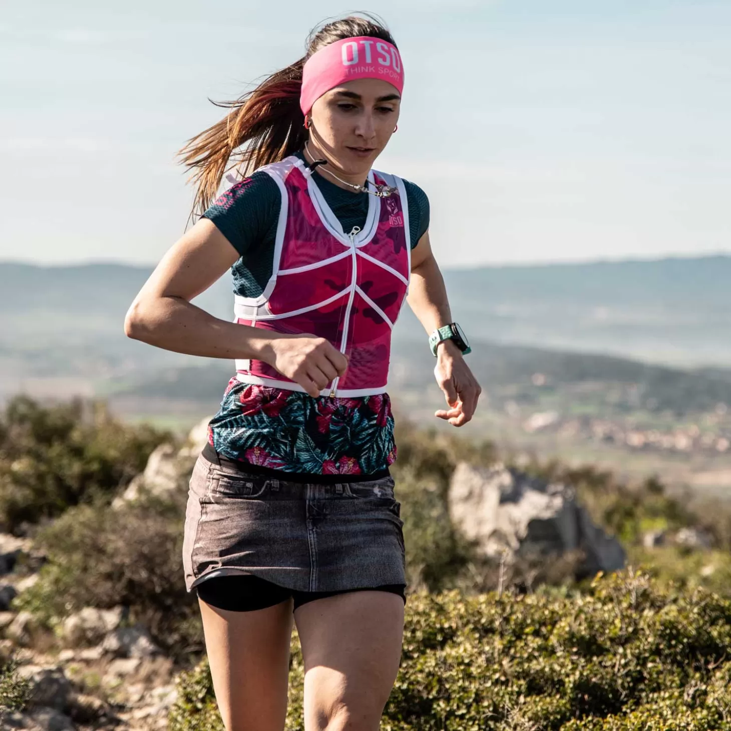 Shop Trail running backpack - Camo Pink Mochilas De Trail Running | Running Backpacks